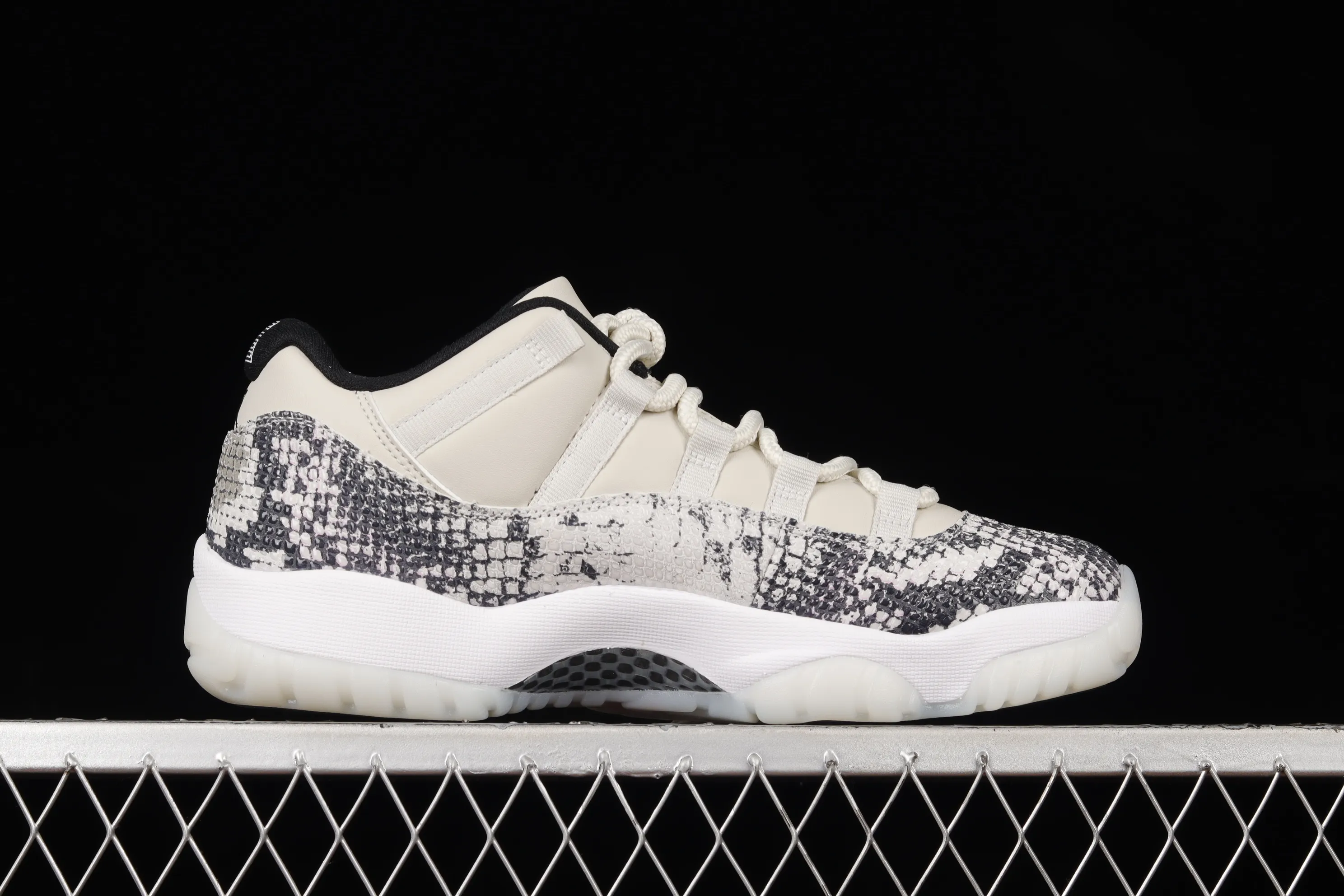 All categories Air Jordan Jordan series basketball shoes Air Jordan 11 F version Air Jordan 11 Low SE "Snakeskin" AJ11 Joe 11 white snake pattern first layer genuine carbon CD6846-002